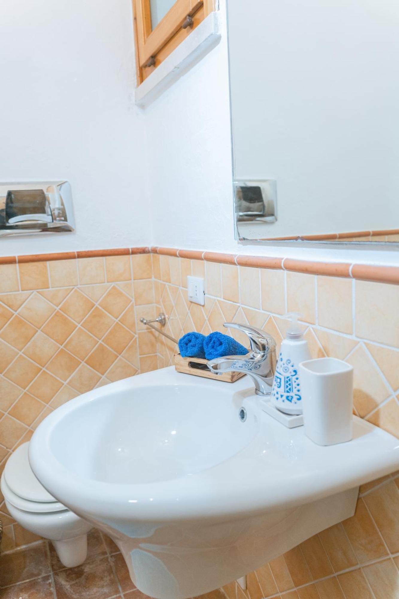 Residenza Del Barone Villa Zoe Chia - Vista Mare Екстер'єр фото